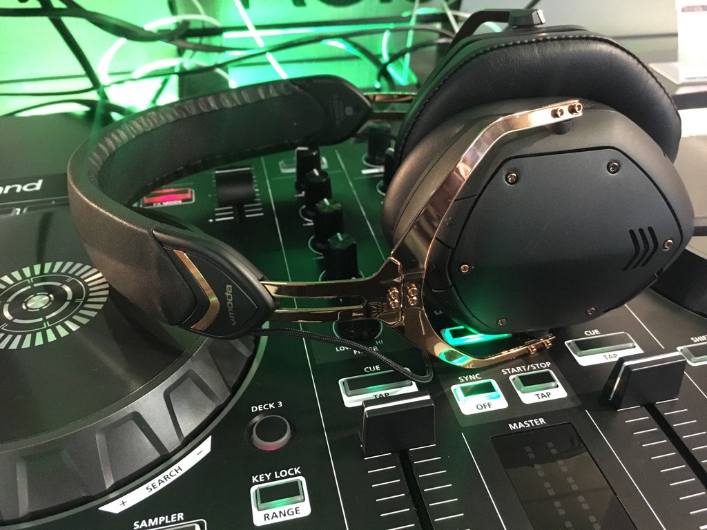 島村楽器 新宿pepe店 Di Twitter V Moda イヤホン ヘッドホン Edm ダンスミュージック Djの超定番 世界の著名djが愛用する人気ブランド V Moda Crossfade Ii Wirelessがお求めやすくなりました Dj用ヘッドホンお探しの方や これからdjをはじめるという方に