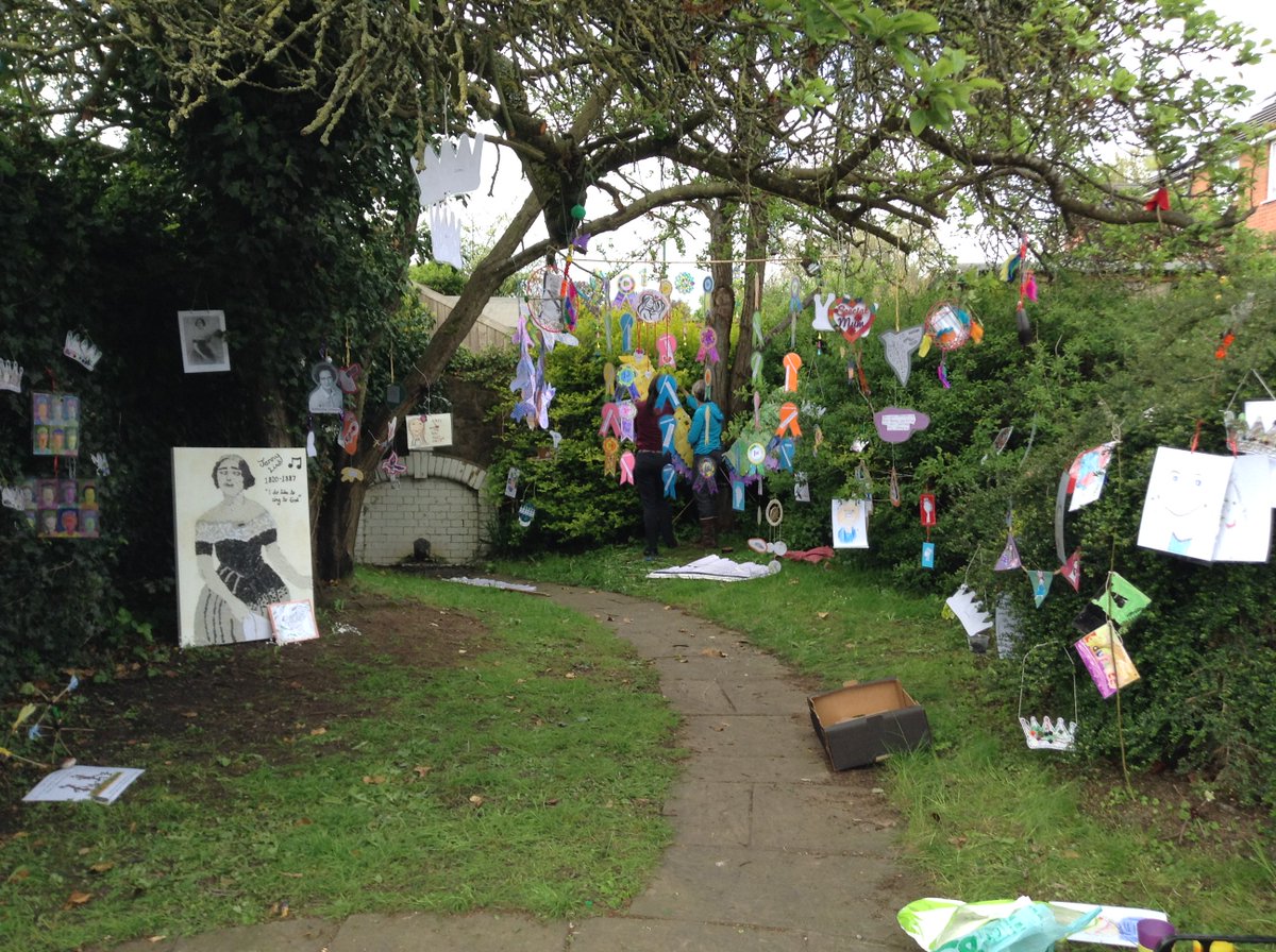 MissRowland27's tweet photo. Stages of Well Dressing 2018 part 3 - thank you for all the contributions! https://t.co/97qJgePEHn