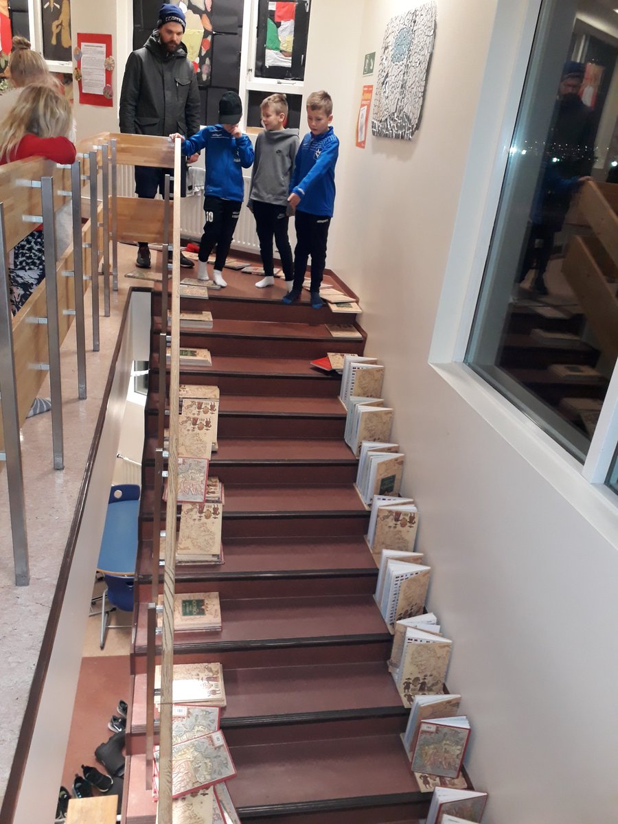 Menntamidja's tweet photo. Flataskóli hefur tekið þátt í mörgum eTwinningverkefnum s.l. 10 ár eða yfir 50. Hér er eitt verkefni European Chain Reaction sem hefur gengið vel og er þetta í 8. skipti sem við tökum þátt í því. 
Sjá: https://t.co/GAHfCtn0pp
#menntaspjall #flataskoli #skolasogur https://t.co/uToLlXJAQ3