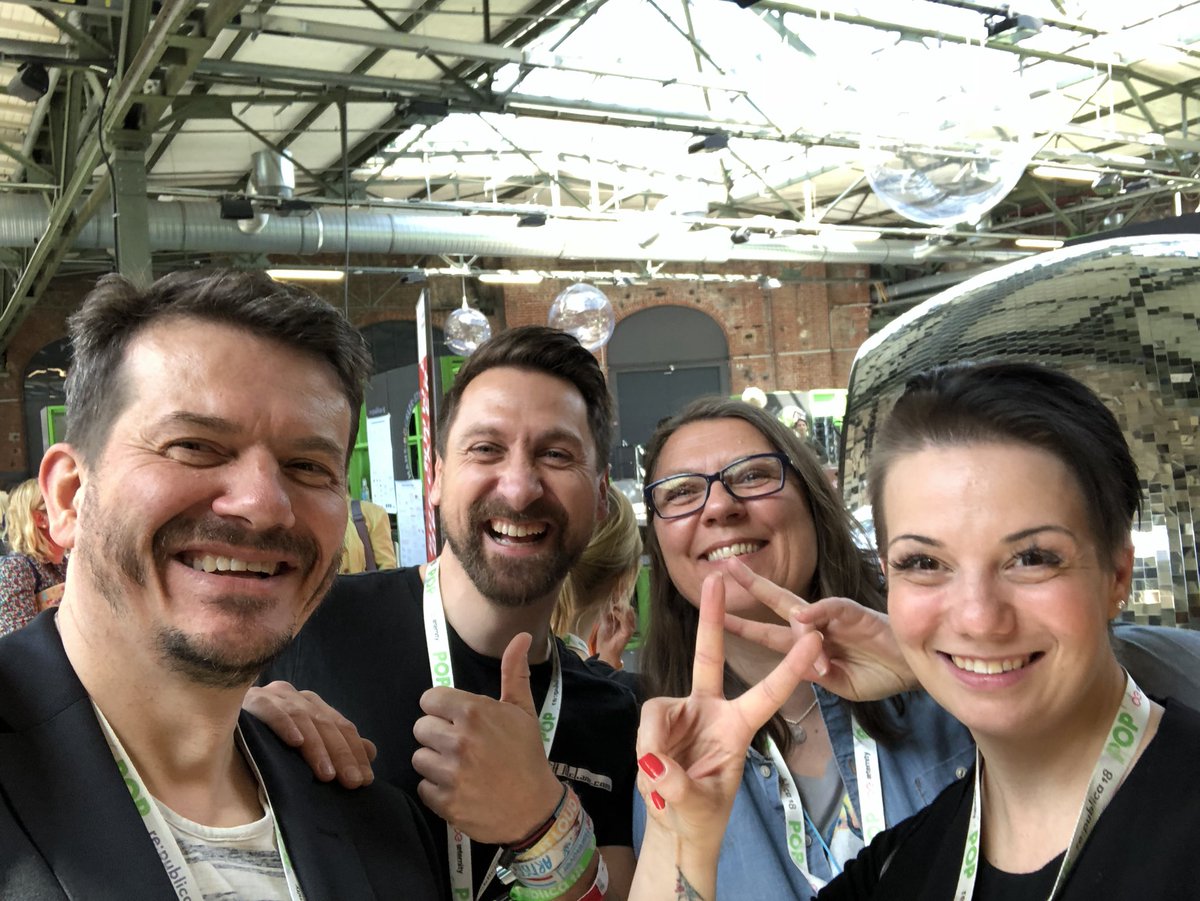 ewingo13's tweet photo. Viel Freude mit Christoph @getmclaned 😂🙃😆und @SellAnnette @SchaefferNadine @LuiseFreese @ewingo13
@republica #rp18 #t3n @t3n #humanIntelligence ✔️ https://t.co/TliVUSMXbe
