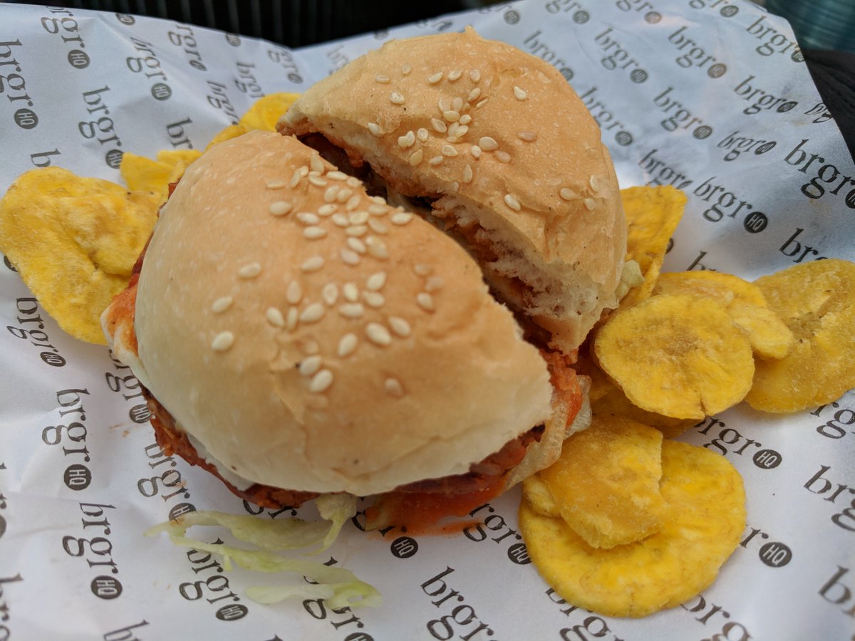 BrgrHq's tweet image. Do your Friday's right with vegetarian and Jain burgers to choose from 😍
.
.
.
#FridayBinge #MumbaiBurgers #SwipeRight #BurgersInTown #BurgersAreBae #BurgerFanClub #BurgBurgerBurgest #BestBurgersInTown #HowIMetYourBurge