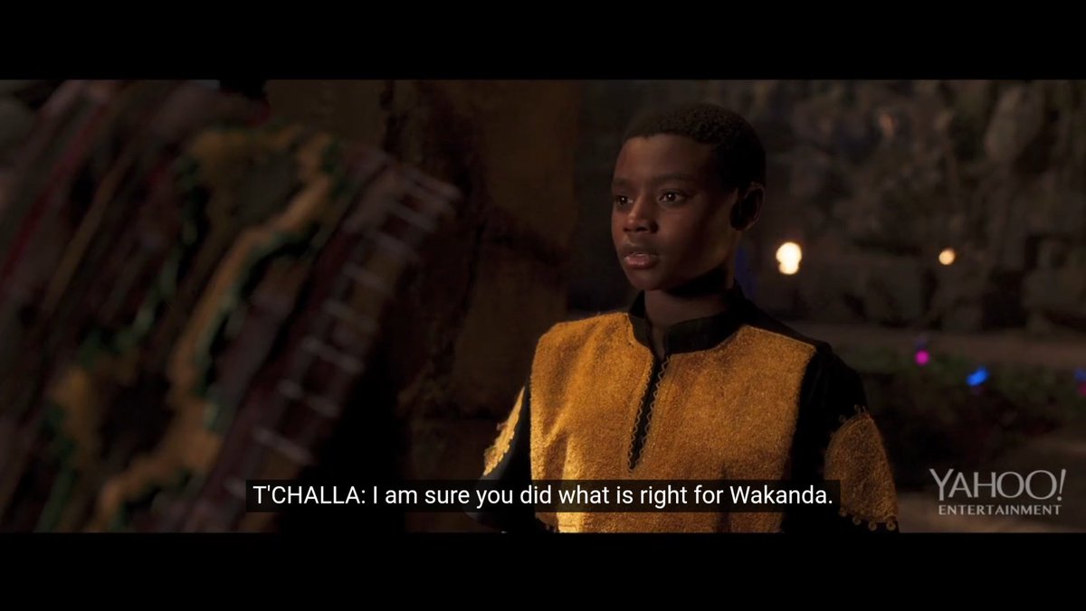 เห็นในแท็ก #KillChalla ขอนิดนึง T'Challa ไม่ได้เกิด 1992 ค่ะ ฉากโอ้คแลนด์นั่นก็ปี 1992 แล้ว และจากดีลีทซีนนี้เป็นตอนที่ T'Chaka พึ่งกลับมาจากโอ้คแลนด์มายืนทุกข์ในสุสานและทีชัลล่าก็โตพอสมควรแล้ว