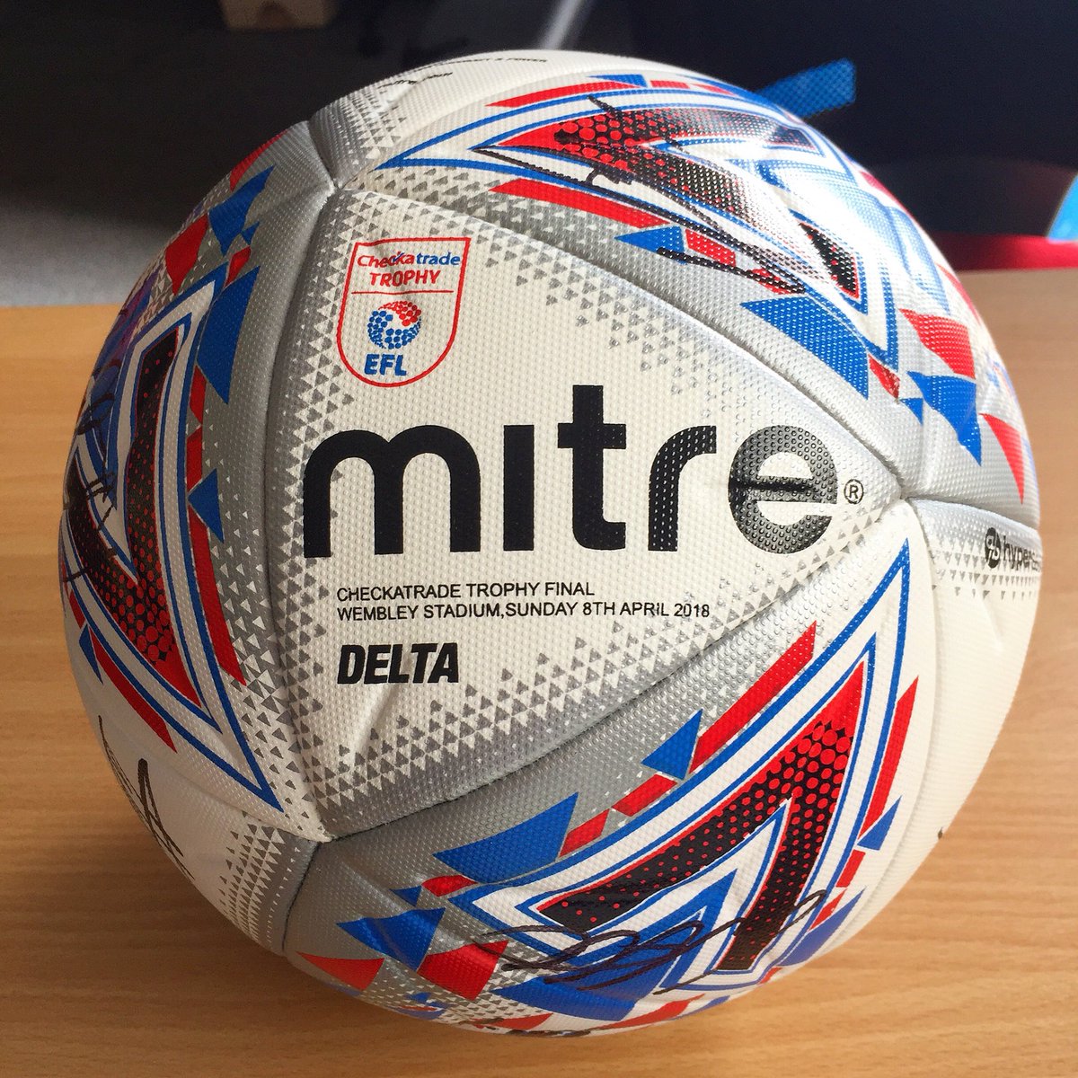 LincolnCity_FC's tweet image. Who would like to win the signed Checkatrade Trophy Final official match ball? 

#ImpsAsOne