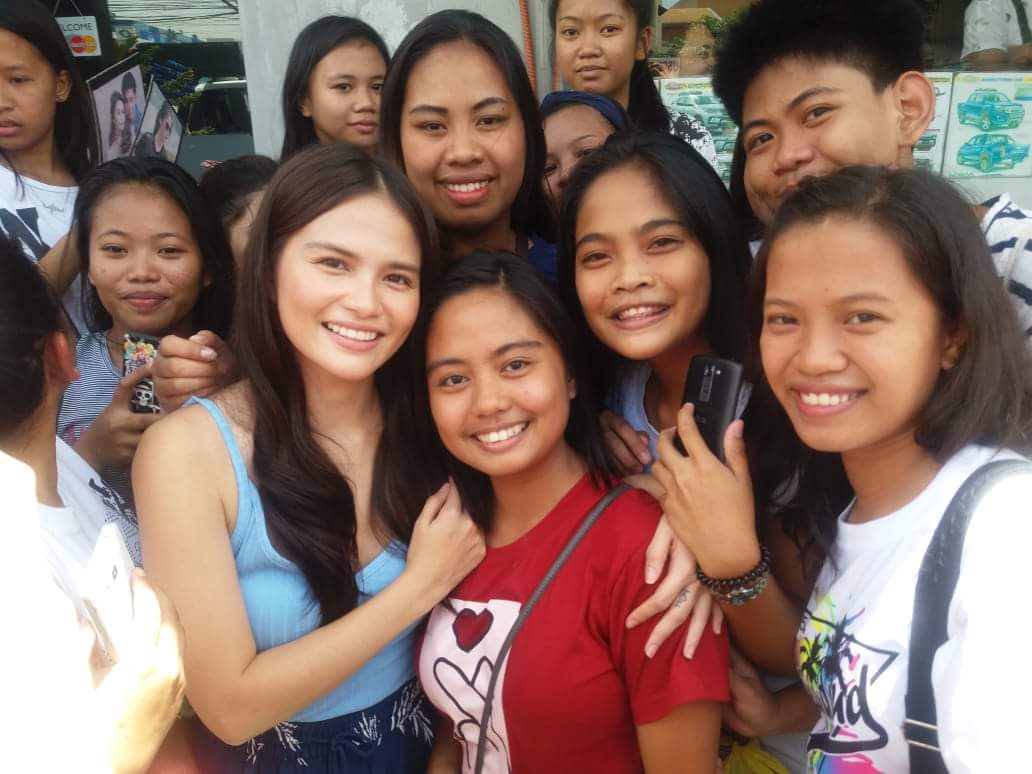 misskatieey's tweet photo. Sobrang bait. Sobrang gandaaa! 😍 yung pagkakaakbay mo sakin yung nagdala @ElisseJoson 😍😍 maraming salamaaaat! 💕 #McLisseAtSMUrdaneta https://t.co/ftXh435tFr