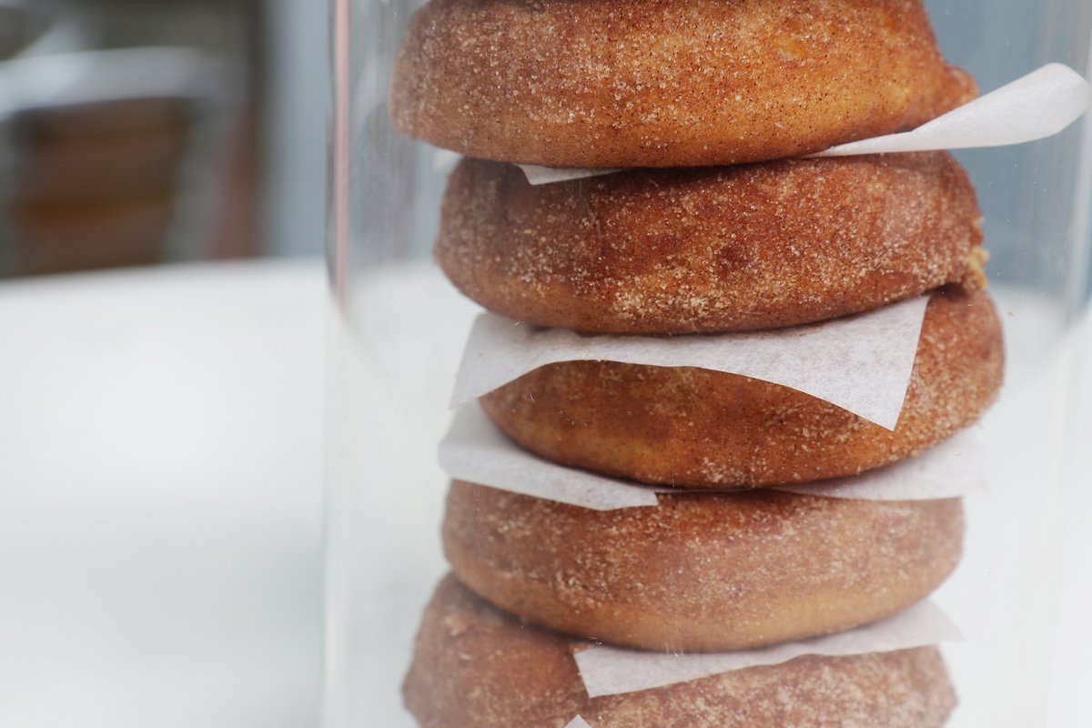 rdgindies's tweet photo. Sun's out, buns out. (OK, doughnuts).
#readingindies #FridayFeeling #nibsys π https://t.co/ZcVitabFBh