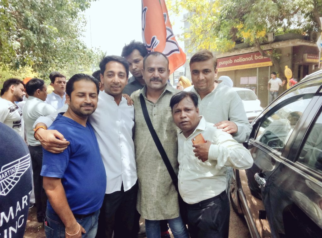 Abhiemanyu's tweet photo. At a protest in west delhi with @iAbhishekkBJP against failed kejriwal led govt. The water in delhi has become unclean, unhygenic and undrinkable. #DelhiDemandsCleanWater #KejriwalFailure @ManojTiwariMP https://t.co/uY7WyCda2A
