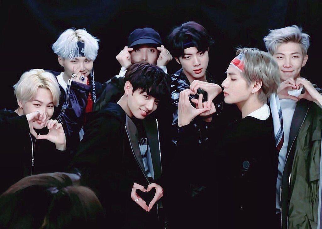 _emilosevic_'s tweet photo. Ljudi. Mozemo. Mi. Ovo.
@BTS_twt @bts_bighit @arenabeograd #SerbiaNeedsBts https://t.co/zI473PuWbc