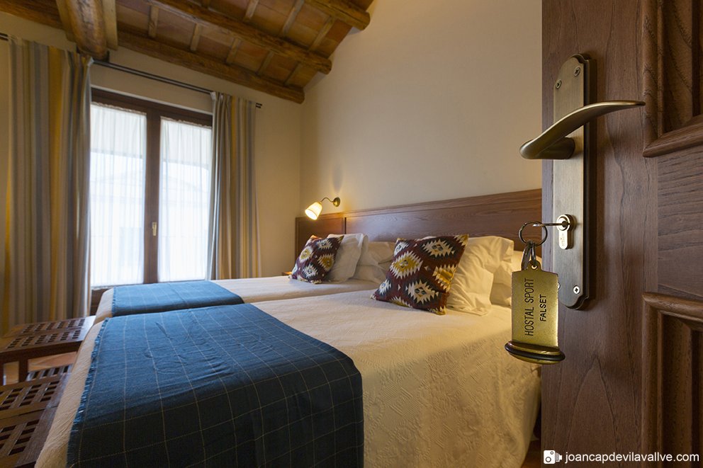 .<a href="/firadelvifalset/">Fira del Vi de Falset</a> Important! Per anul·lació d'última hora, ens queda una habitació doble lliure per demà dissabte 5 de maig #Falset #Priorat #allotjament. Peticions a info@hotelspriorat.com