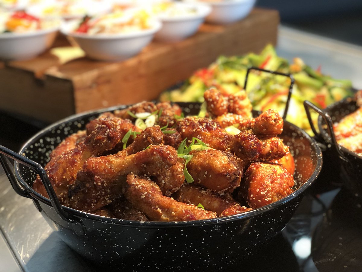 ChefPeterBBCW12's tweet photo. Korean #streetfood from #StrEatFoodAward 2018
Korean fried chicken 🍗 🍗 pak choi #kimichi, sticky vegetable 🍚 bowl 🍳 and white radish soya dip Beautiful dish @MarlenaLigocka 👍🌶👊💪 👩‍🍳 @AngelHillFood @WhiteCityPlace @GoodfellowsLtd @BandICatering @MajorInt https://t.co/4Ia90ka6jB
