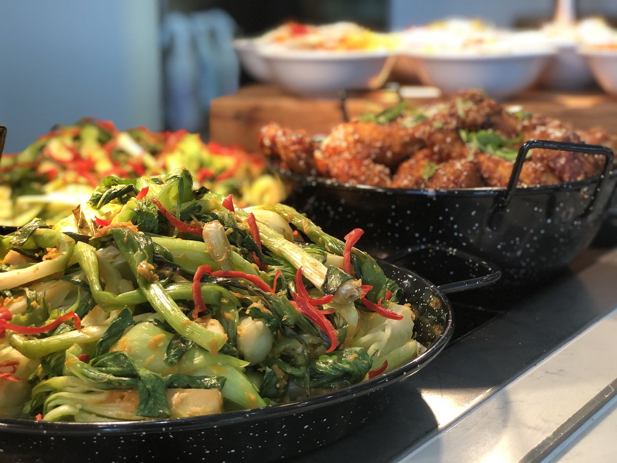ChefPeterBBCW12's tweet photo. Korean #streetfood from #StrEatFoodAward 2018
Korean fried chicken 🍗 🍗 pak choi #kimichi, sticky vegetable 🍚 bowl 🍳 and white radish soya dip Beautiful dish @MarlenaLigocka 👍🌶👊💪 👩‍🍳 @AngelHillFood @WhiteCityPlace @GoodfellowsLtd @BandICatering @MajorInt https://t.co/4Ia90ka6jB