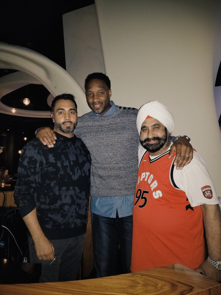 djDvsToronto's tweet photo. Shout out to #KickMediaGroup for dropping by my gig @eatSTK last night with @Real_T_Mac and @superfan_nav. I wish it was for a celebratory dinner but still great seeing them. https://t.co/3R6hGTyFSd