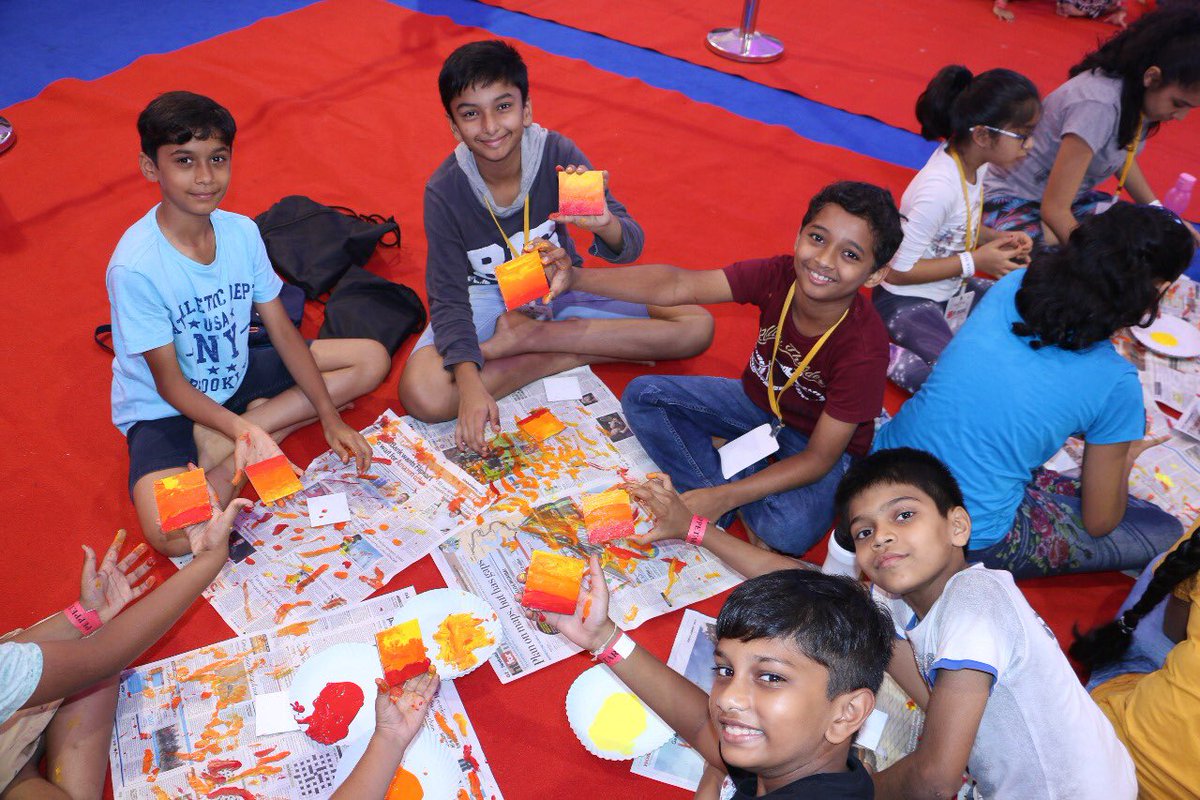 summerfest54's tweet image. Can't put down those paintbrushes? Then this is perfectly right for you. Enjoy painting coasters this last time at #SantacruzSummerfest. #Avenue54 #RadiusDevelopers @radiusdeveloper @kanhaicreations