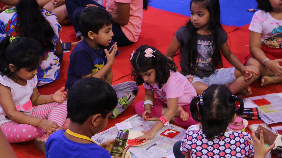 summerfest54's tweet image. Can't put down those paintbrushes? Then this is perfectly right for you. Enjoy painting coasters this last time at #SantacruzSummerfest. #Avenue54 #RadiusDevelopers @radiusdeveloper @kanhaicreations