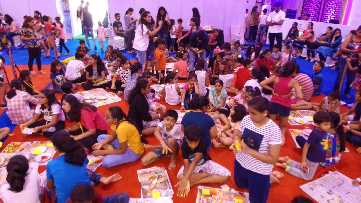 summerfest54's tweet image. Can't put down those paintbrushes? Then this is perfectly right for you. Enjoy painting coasters this last time at #SantacruzSummerfest. #Avenue54 #RadiusDevelopers @radiusdeveloper @kanhaicreations