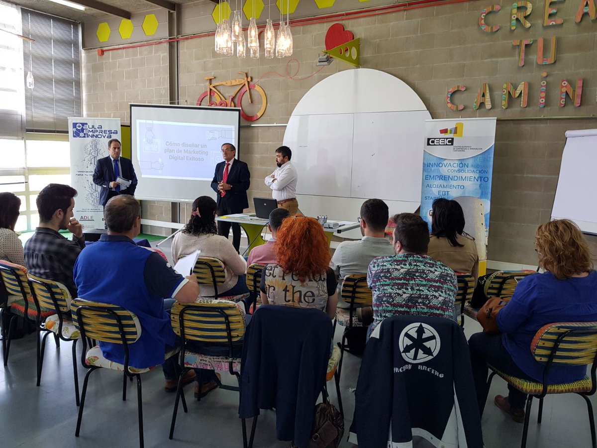 CEEICT's tweet photo. ¡@Ceeict a pleno rendimiento! #Talento40 en @Smarti40, #Coworkers @eoi en @Coworking_CT3, #emprendedores y #empresarios en @AulaEmpresaCt ¡¡Menudo viernes emprendedor!! #nonstop @jacello @soyjoaquingomez https://t.co/Ypfovt3AZO