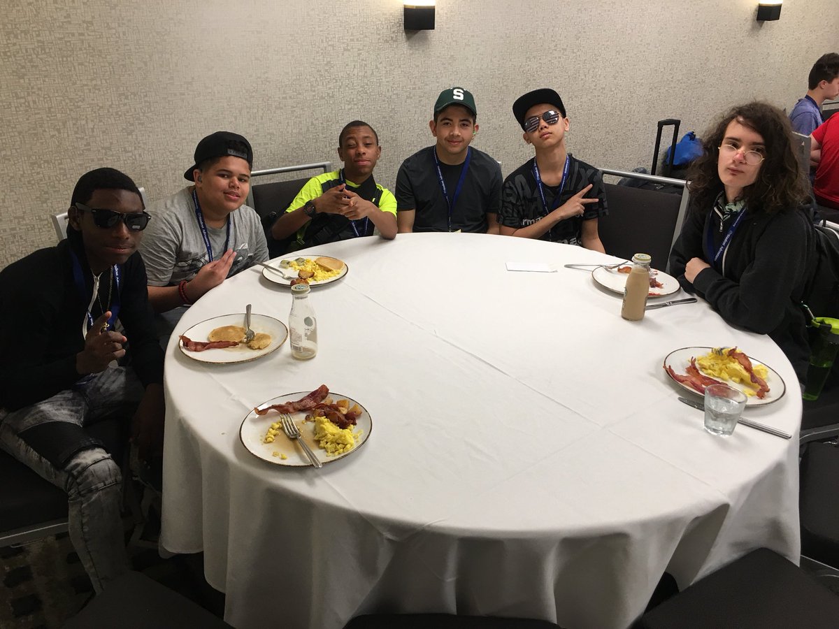EastHills4_8's tweet photo. Starting to pack up and powering up with good breakfast https://t.co/ffjONhKYSg