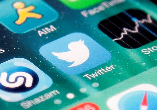 Twitter urges users to change their passwords after bug exposed passwords: bit.ly/2wbHFta https://t.co/nZdduHko8T