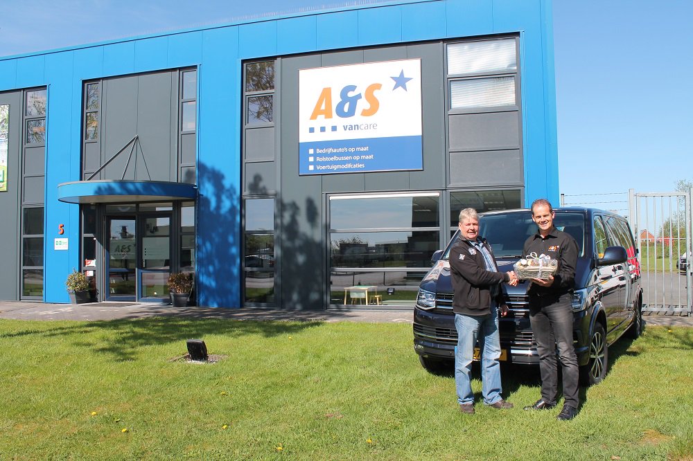 Jan Bakker, eigenaar van kwekerij Bakker in #Vriescheloo, kocht zijn nieuwe #Volkswagen Transporter T6 bij A&amp;S Vancare: facebook.com/asvancare/post… #bedrijfsauto #maatwerk #mobiliteitopmaat #bedrijfswageninrichting asvancare.nl