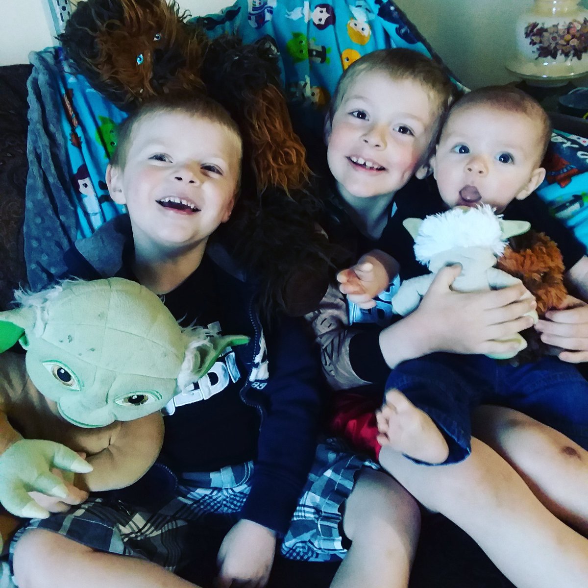 TiffGully's tweet photo. Happy #StarWarsDay from my family to yours! #RaisingNerds #RaiseThemRight #ParentingWin #MomLife #JackWade #RianKenneth #ElliotLee https://t.co/mnBt7Ck4kO