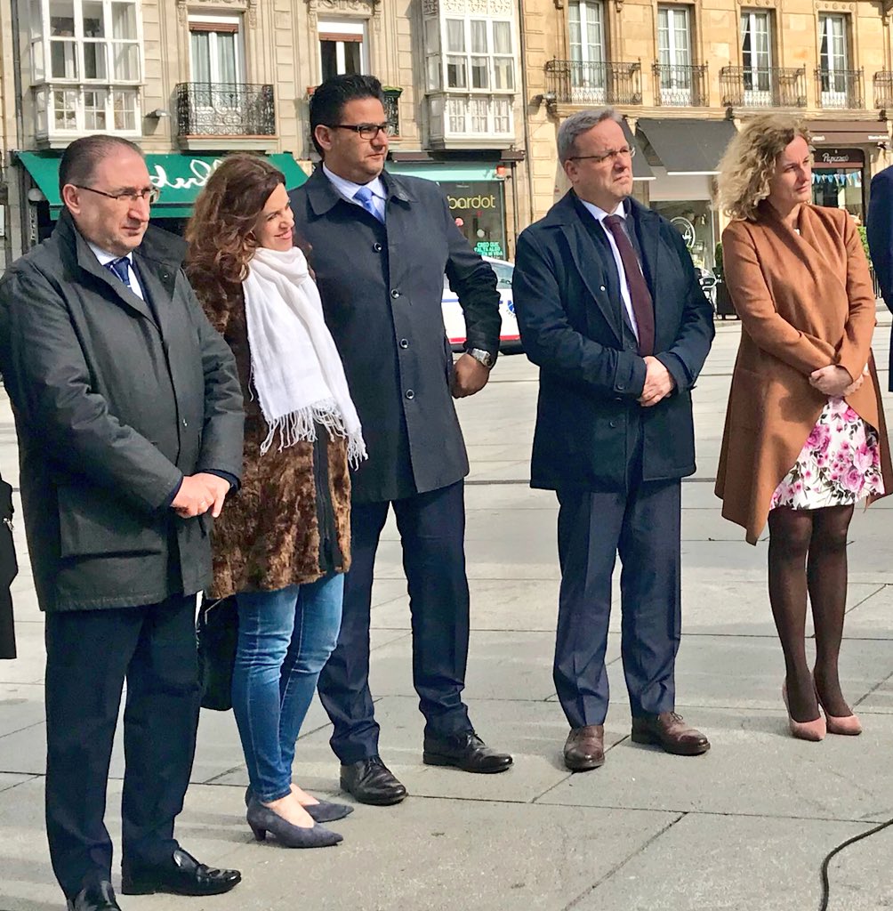 DptoTurComCon's tweet photo. Compra en singular y #PiensaEnSingular. Hoy hemos inaugurado la iniciativa de @Araba_Eus para apoyar el #comerciolocal de #Álava #VitoriaGasteiz #TheSingularStore. El comercio que da vida a nuestras calles. https://t.co/hhvJf1vawP