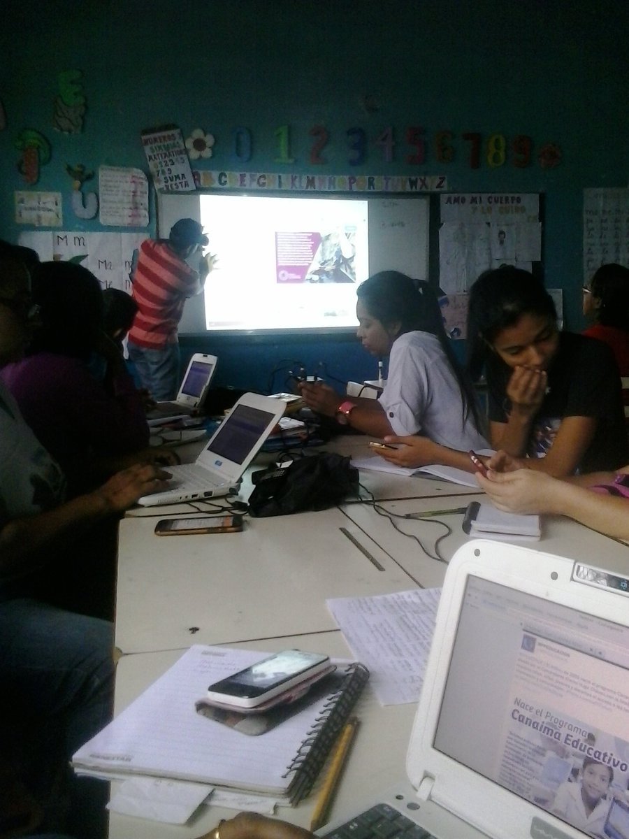 MARYANDRICOLMEN's tweet photo. hoy #4May Doncentes de Simón Planas actividados en taller de Redes sociales https://t.co/kGI1ahPzjr