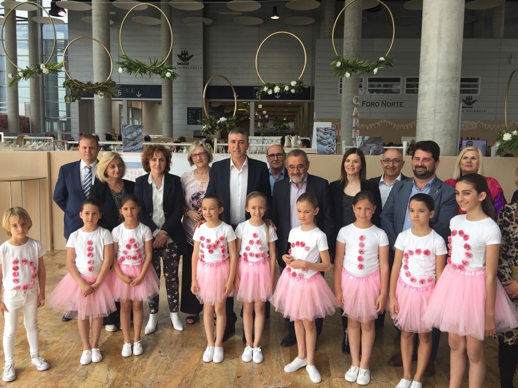 #Diamagico18, torna a celebrar-se a <a href="/Feria_Valencia/">Feria Valencia</a> i, gràcies al <a href="/GVAivace/">IVACE+i</a> i <a href="/camaravalencia/">Guillermo Camara valencia</a> hi participaran compradors professionals de nou països. Hem assistit a la inauguració junt a la DG d'Internacionalització, <a href="/mparrarobles/">Maria Dolores Parra</a> i el DG de Comerç, <a href="/NatxoCosta/">Natxo Costa</a>