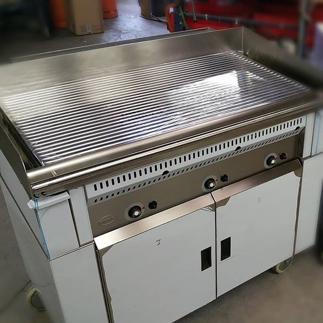 es_Mirror's tweet photo. 😍😍 #frytop mod. Z4 R1 con superficie totalmente ranurada 👊
#altorendimiento #restaurantequipment #kitchenequipment #cocinaprofesional #cocinaindustrial #professionalkitchen #professionalcooking https://t.co/NcDpf2XnwM https://t.co/YSq9qMqH1p