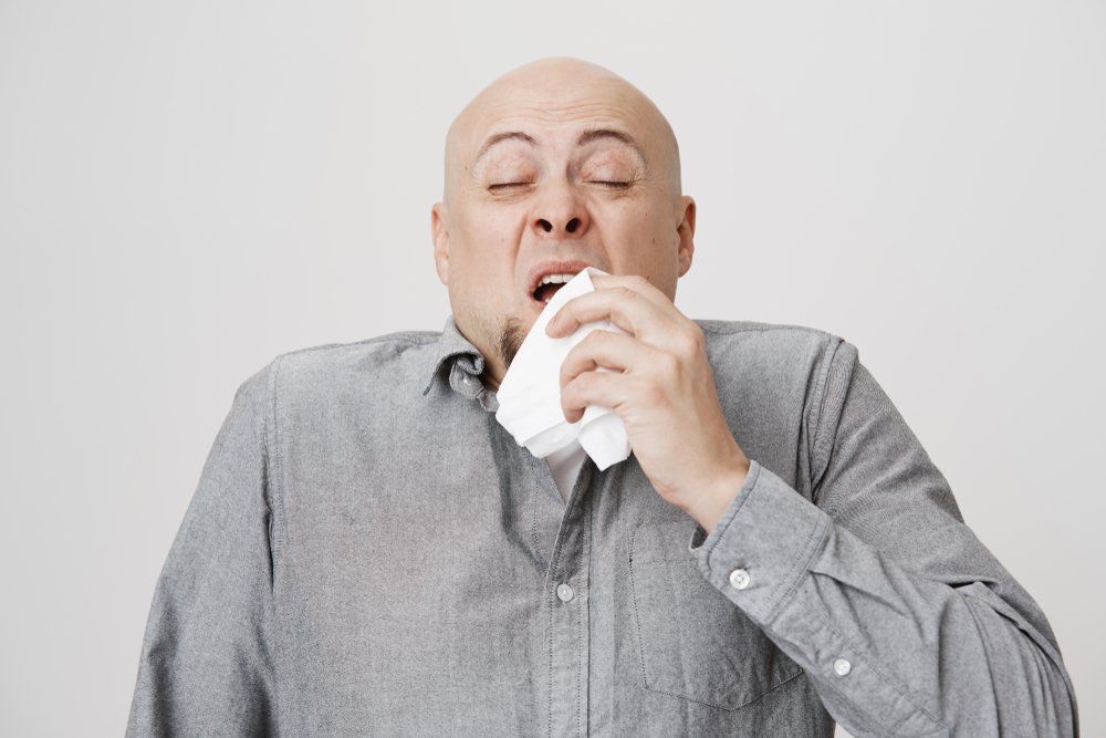QuestNL's tweet photo. Waarom zeggen we #‘gezondheid!’ als iemand #niest, maar niet als iemand #hoest? https://t.co/O3CYuTtZvy https://t.co/exGDvcG3En