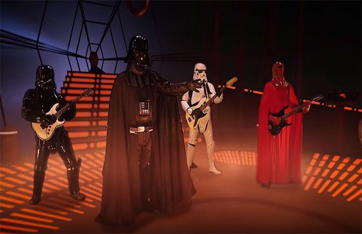 Aquesta nit celebrem  el #StarWarsDay amb el concert dels "Dark Side" a la Plana de la Roureda. @JediSER i <a href="/StarWarsRoures/">ClubFans Star Wars - Sant Esteve de les Roures</a> ja han confirmat la seva presència.
Per cert, trobem a faltar disponibilitat de sales de concerts a la Vila @Regidoria1, <a href="/DeRoures/">Registre de Sant Esteve de les Roures.</a> teniu alguna registrada?