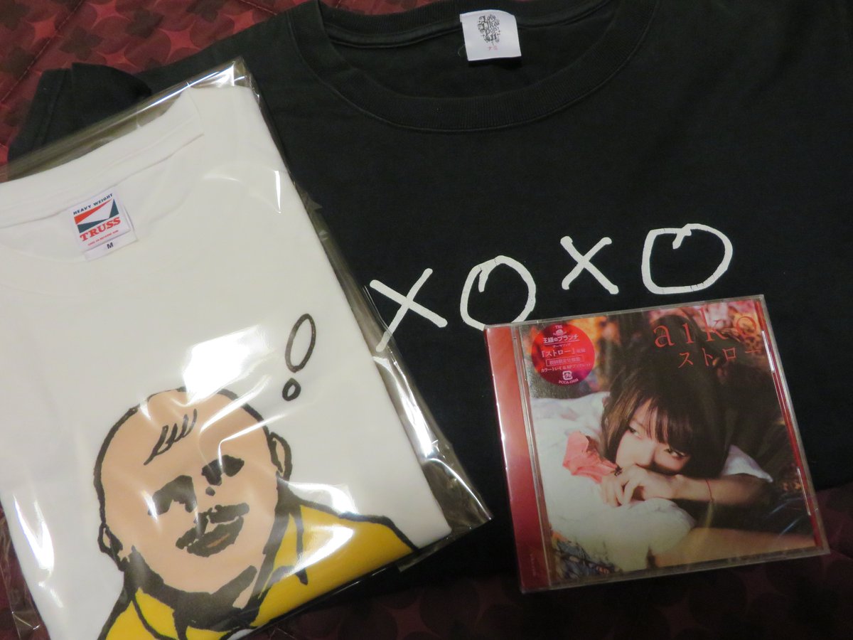 o3a3_aiko's tweet photo. 昨日の鬱憤はどこへやら・・・aikoのストローと共に以前のTwitterでaikoが着てたTシャツ、そして落札に成功したLLP11のTシャツが届きとても嬉しい気分です ヾ(@⌒ー⌒@)ノ #aiko #ストロー #ForeverLoveTシャツ #YUKIHORIMOTO #LLP11 #XOXO #kisshug https://t.co/czTvlF6c5r