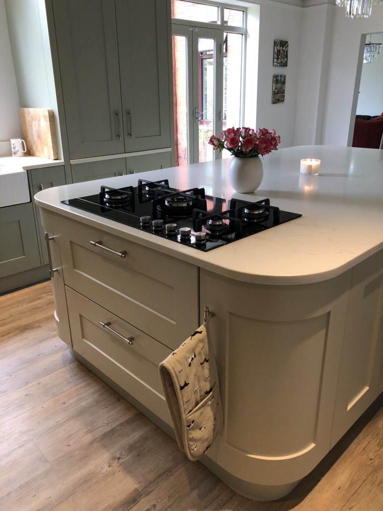 HOYHKitchens's tweet photo. This beautiful Fitzroy kitchen has been signed off today with happy customers #Clitheroe #RibbleValley https://t.co/Ry2RAnVnMO