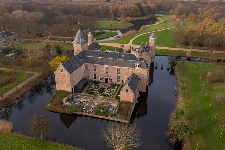 Lady of the Castles tweet media