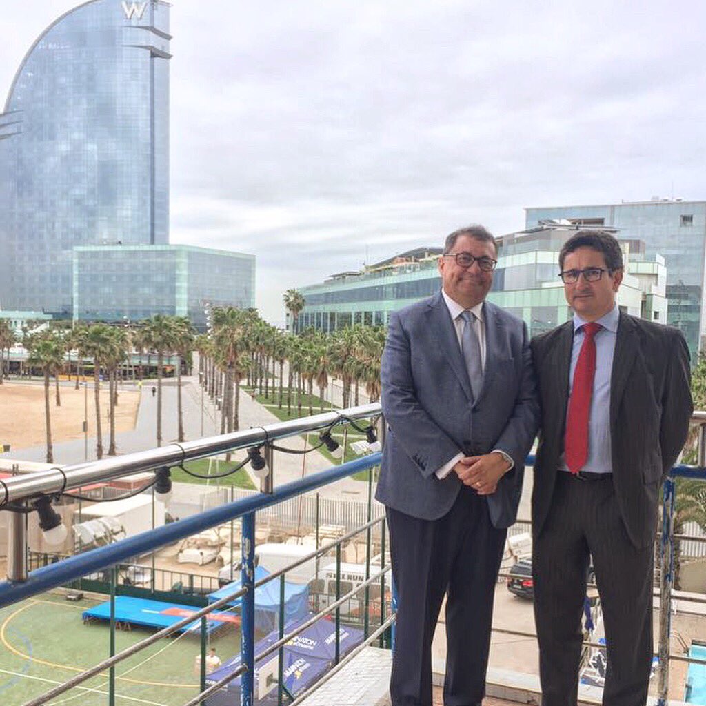 CNBARCELONA's tweet photo. Signatura del conveni de col.laboració per 3 anys més entre la @Fundacio_Damm, representada pel Sr. Ramon Agenjo, i el @CNBARCELONA, representat pel Sr. Bernat Antràs, president del club, per a la promoció de l’esport entre els joves. 🖋 📃

Gràcies per la confiança 🙌🏼💪🏼 https://t.co/f8B4t3kU6X