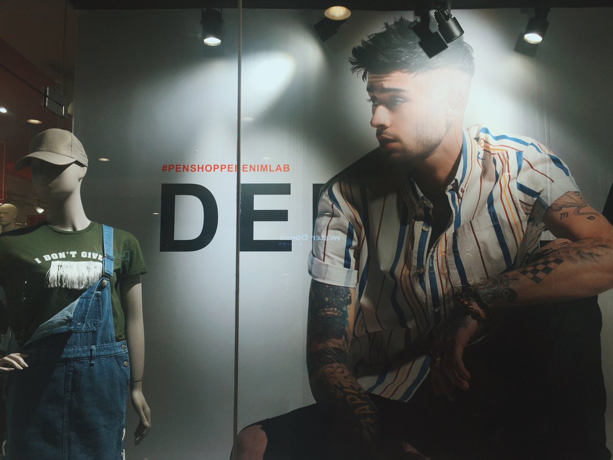 aprilskelter's tweet photo. Aaaaah even the SM Megamall store has upgraded, too. Hi, baby hahaha mahal na mahal mo kami ni Eme talaga. charing #ZaynXPenshoppe @PENSHOPPE #DenimLab https://t.co/u95Uau9cKv