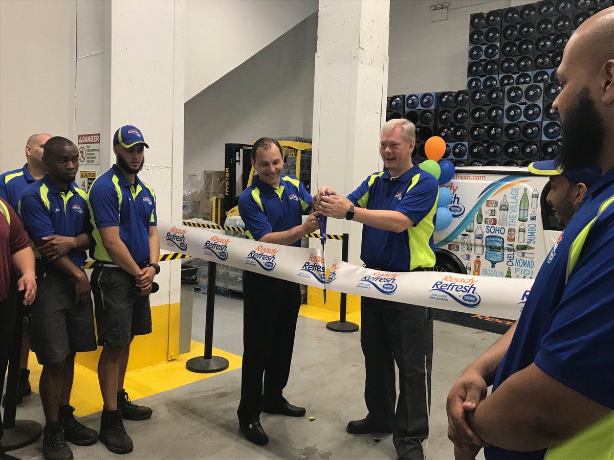 NestleWatersNA's tweet image. Doesn’t get more official than this! @ReadyRefresh now services Manhattan from our new NYC facility. President &amp;amp; CEO Fernando Merce &amp;amp; Executive Vice President Henrik Jelert join associates to celebrate this exciting milestone 👏🏙🗽 #ReadyRefresh