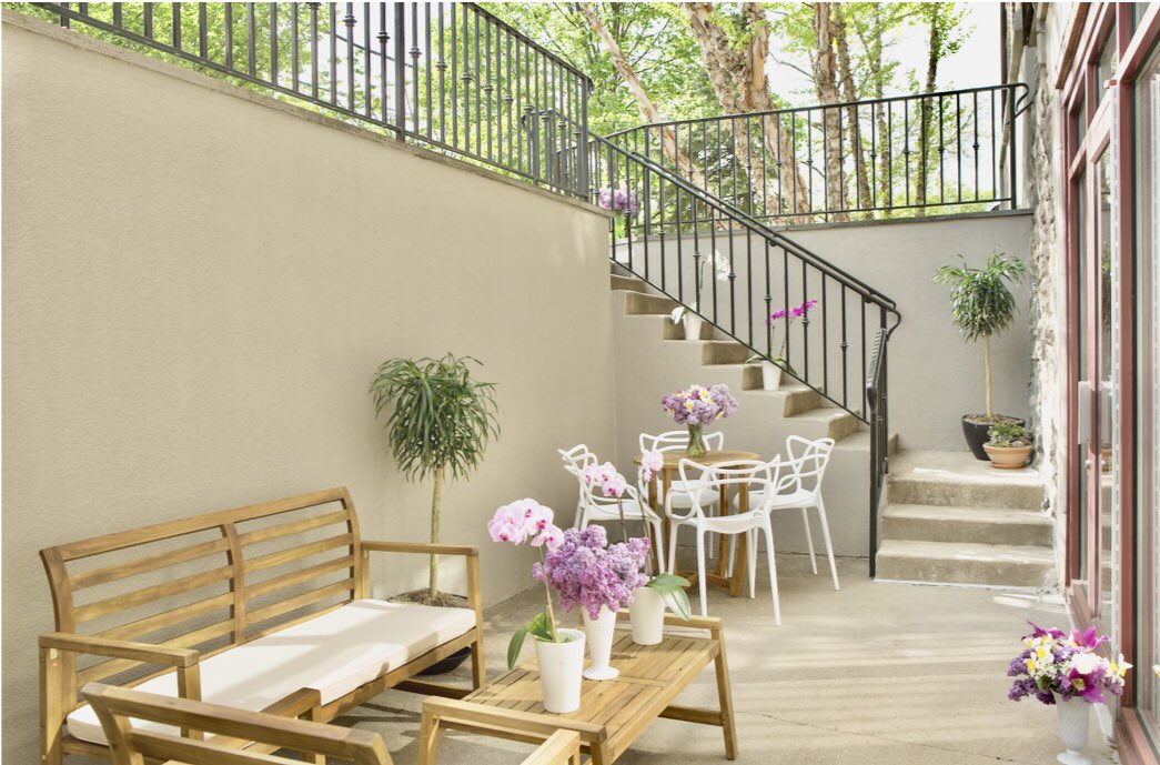 HatchMotherhood's tweet photo. Hatch Motherhood is in full bloom.🌷
Chat with other new and expecting moms on our deck, we’d love to have you! 
#HatchMotherhood https://t.co/eGkZwhB5Hh