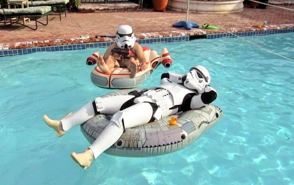 Aquí estem, gaudint del dia a <a href="/PMSantEsteveR/">Piscines Municipals Sant Esteve de les Roures</a>. Recordeu que si veniu de cosplay l'entrada avui és gratuïta!