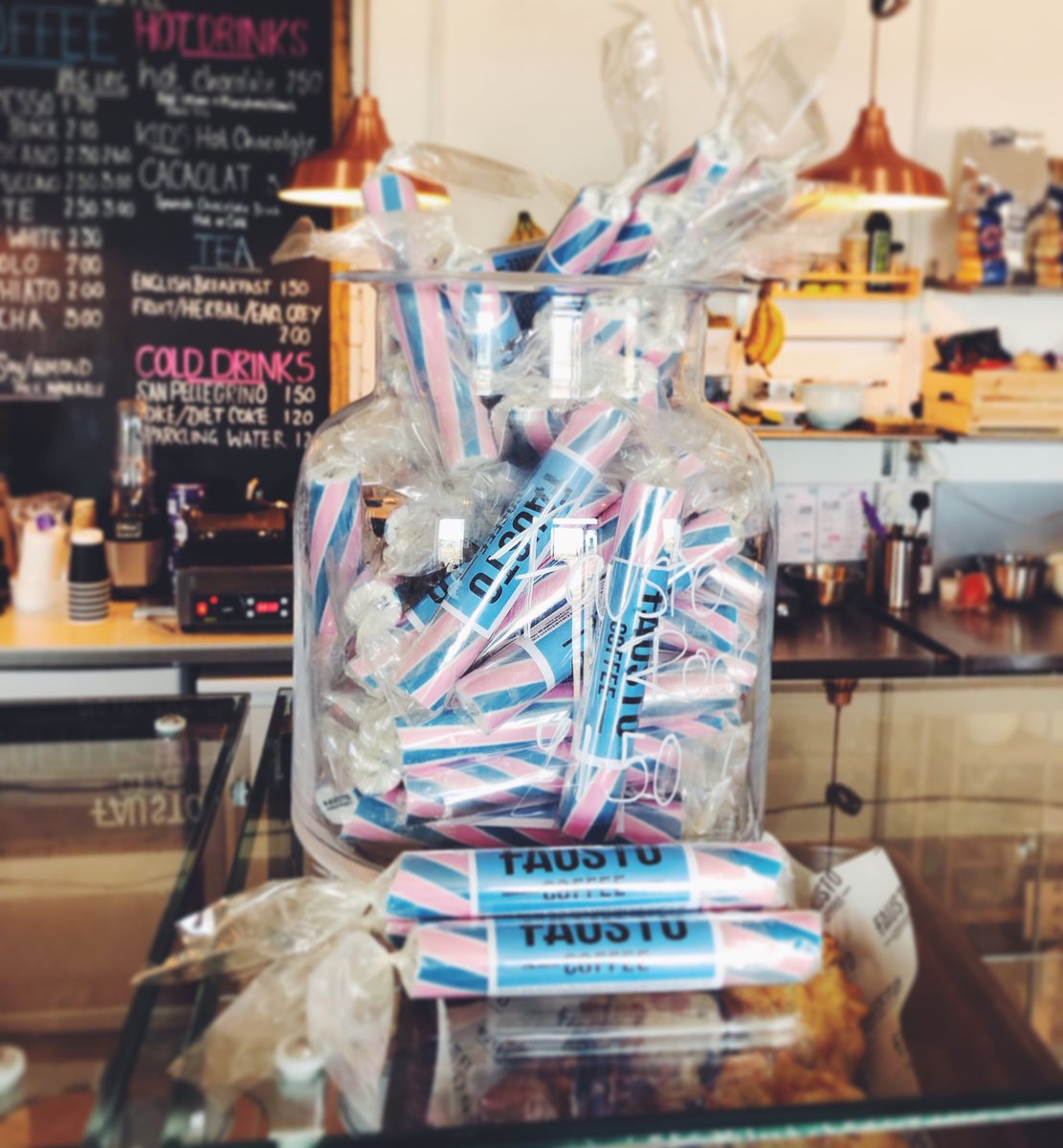 faustocoffee's tweet photo. Fausto Rock! A strawberries & cream flavoured candy rock, hand made in the fausto colours! 😍 Get yours now! #sunderland #fausto #faustocoffee #candyrock #faustorock #strawberriesandcream #roker #rokerriviera #spring https://t.co/vFtRmEKFfG