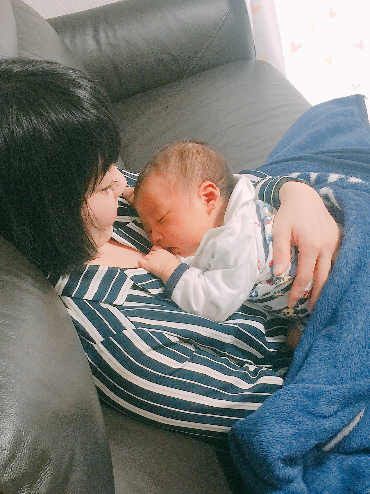 小山めぐみ 生後1ヶ月の四男が可愛すぎて可愛すぎて抱っこしまくった 可愛すぎるよ すぐ大きくなるからまた会いに来たいな 赤ちゃんをみて子供達をみて家事をして一日中動き回っていつも自分を一番後回しにする妹がほんとにすごいと思った 手伝って