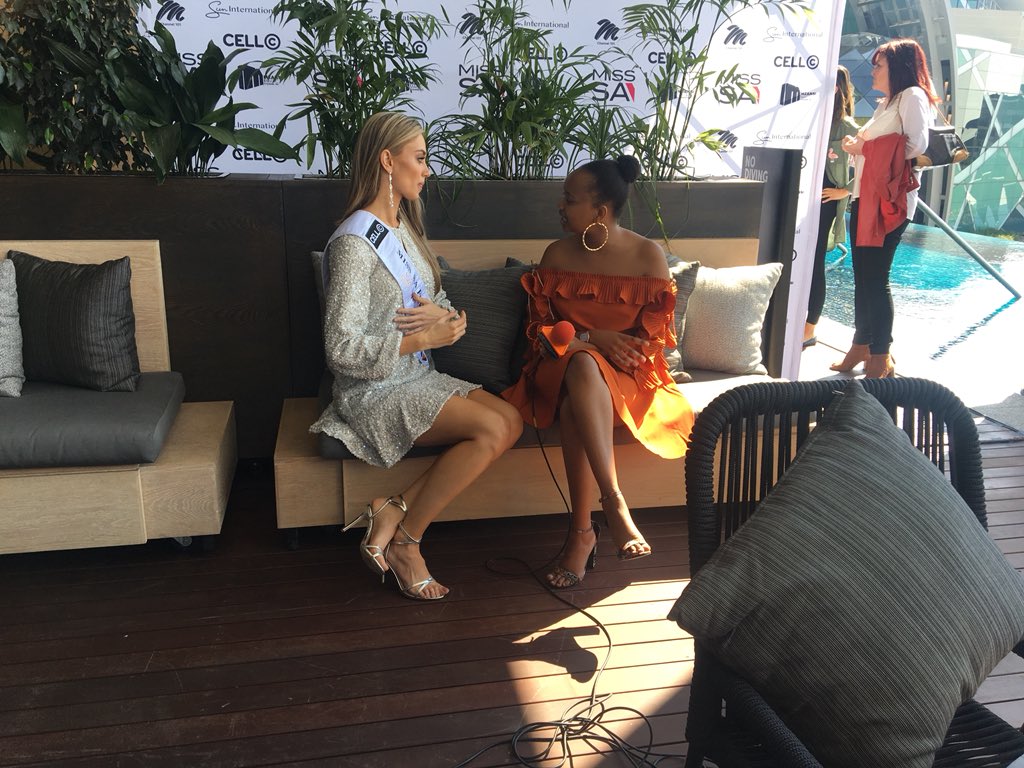 SilethiweNdlovu's tweet photo. some of the beautiful ladies I was on the couch 🛋 with yesterday. #misssa #misssa2018 🥂🌸 #theroadtomisssa 👑!! https://t.co/dNXCJPBnd7