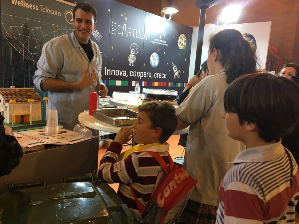 antoniomchef3's tweet photo. Hoy en @fibesevilla simulando la comida en el espacio gracias a @AlterTechnology y a @PCTcartuja Da gusto enseñar a estos "Futuros Astronautas" #altertechnology https://t.co/7n5RzHruW3