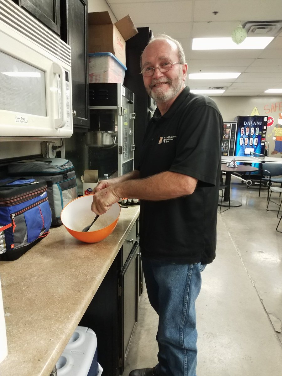 typie3_'s tweet photo. It's good to have an awesome supervisor!! Johnny's making waffles for the team this morning...thanks boss man!! https://t.co/XMvPUEteJN