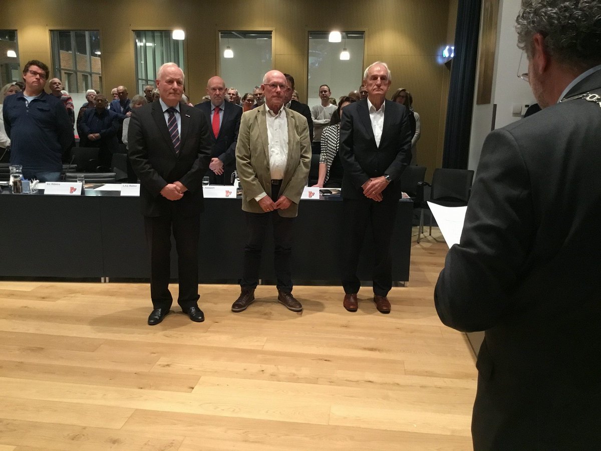 SeniorenHK's tweet photo. Als nieuw fractielid is Henk Koomen geïnstalleerd, nadat hij de eed heeft afgelegd! https://t.co/PrpQ4HKNrg
