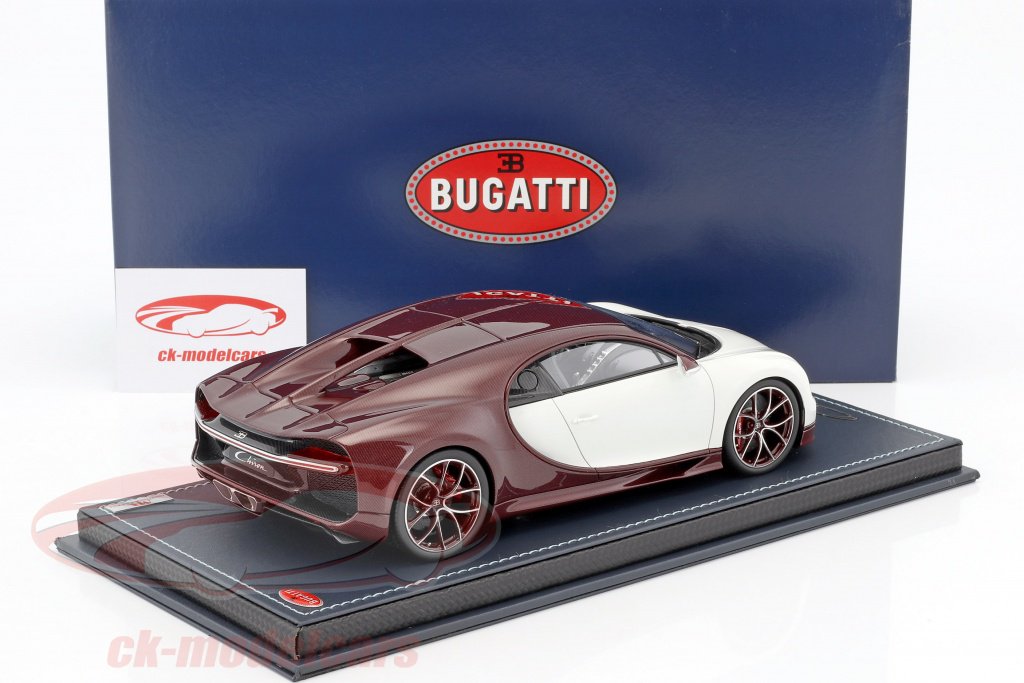 #Bugatti #Chiron #modelcars with #showcase / #modellautos mit #Vitrine gletscherweiß by #MRmodels new in stock, visit our #webshop ck-modelcars.de/de/eur/p/44656…