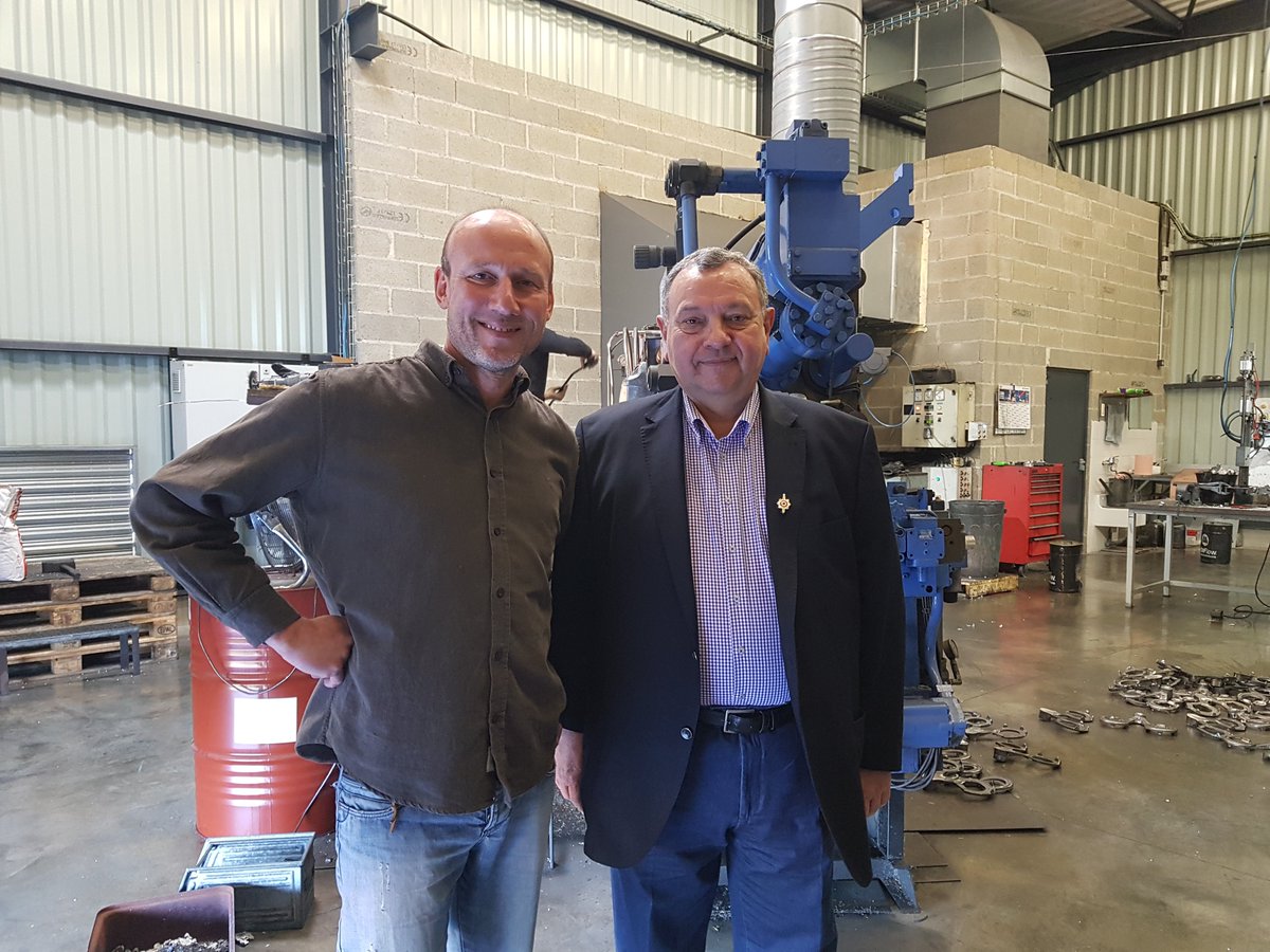 JLeclabart's tweet image. Visite chez #DELTACAST à #Poixdepicardie  avec Mr Adam le dirigeant. Grâce à lui les chevaux du monde entier trouvent chaussure à leur pied. #équitation #fers #Hippisme #orthopédie #obstacles #maréchal-ferrant🐴