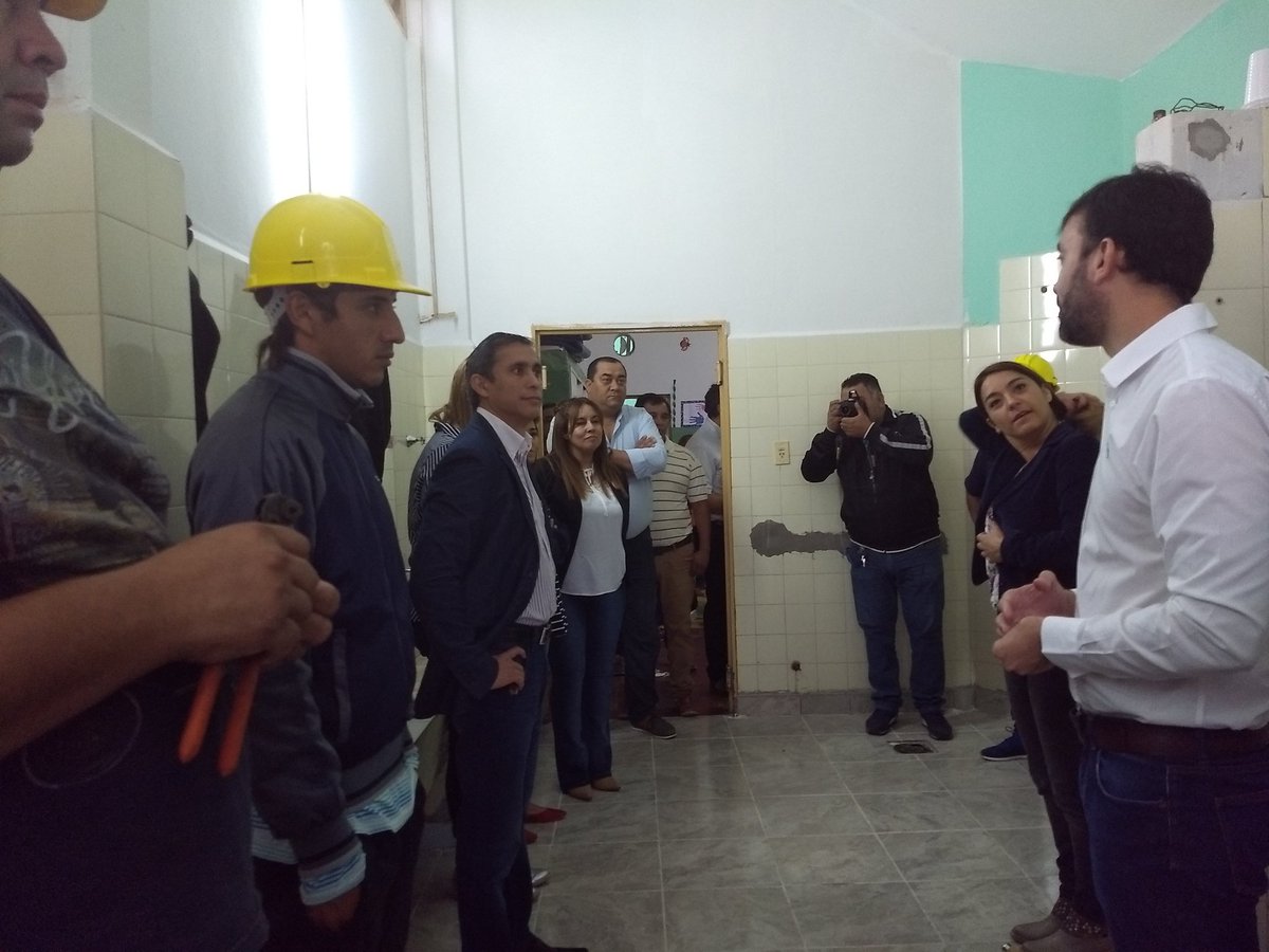 municipalidadlr's tweet photo. Visita de @ParedesUrquiza y @FelipeAlvarezLR al Jardín Maternal Niño Jesús planificando y visitando  mejoras en la institución. https://t.co/GgypGRjceE