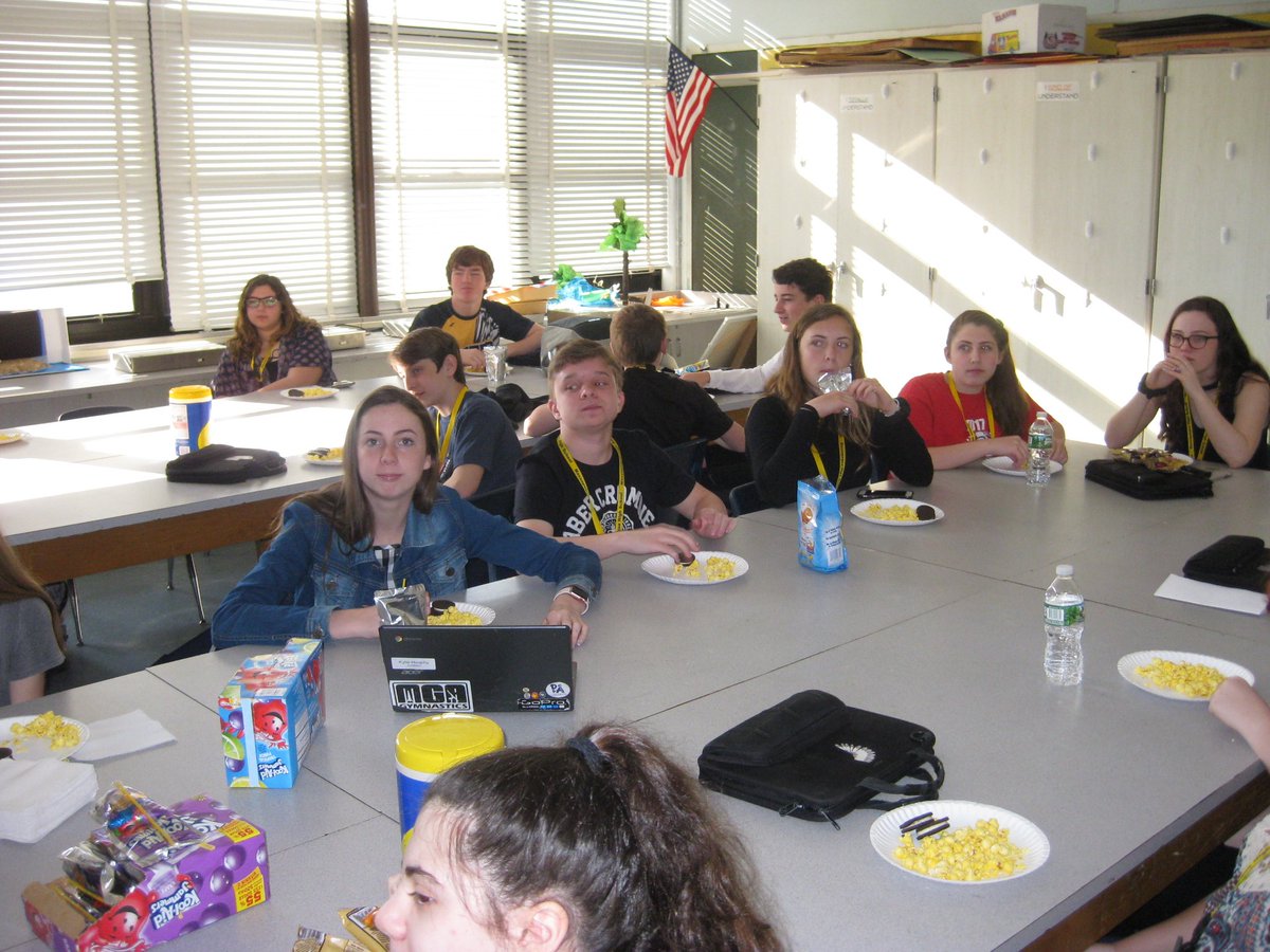 KStephensAHS's tweet photo. Digital animations in Studio Art - Students viewing the fruits of their labors- completed projects-- w/ popcorn &amp; refreshments.   Amazing imaginations! Hollywood quality ! @ARTPerry22 https://t.co/HupXCJZHKH