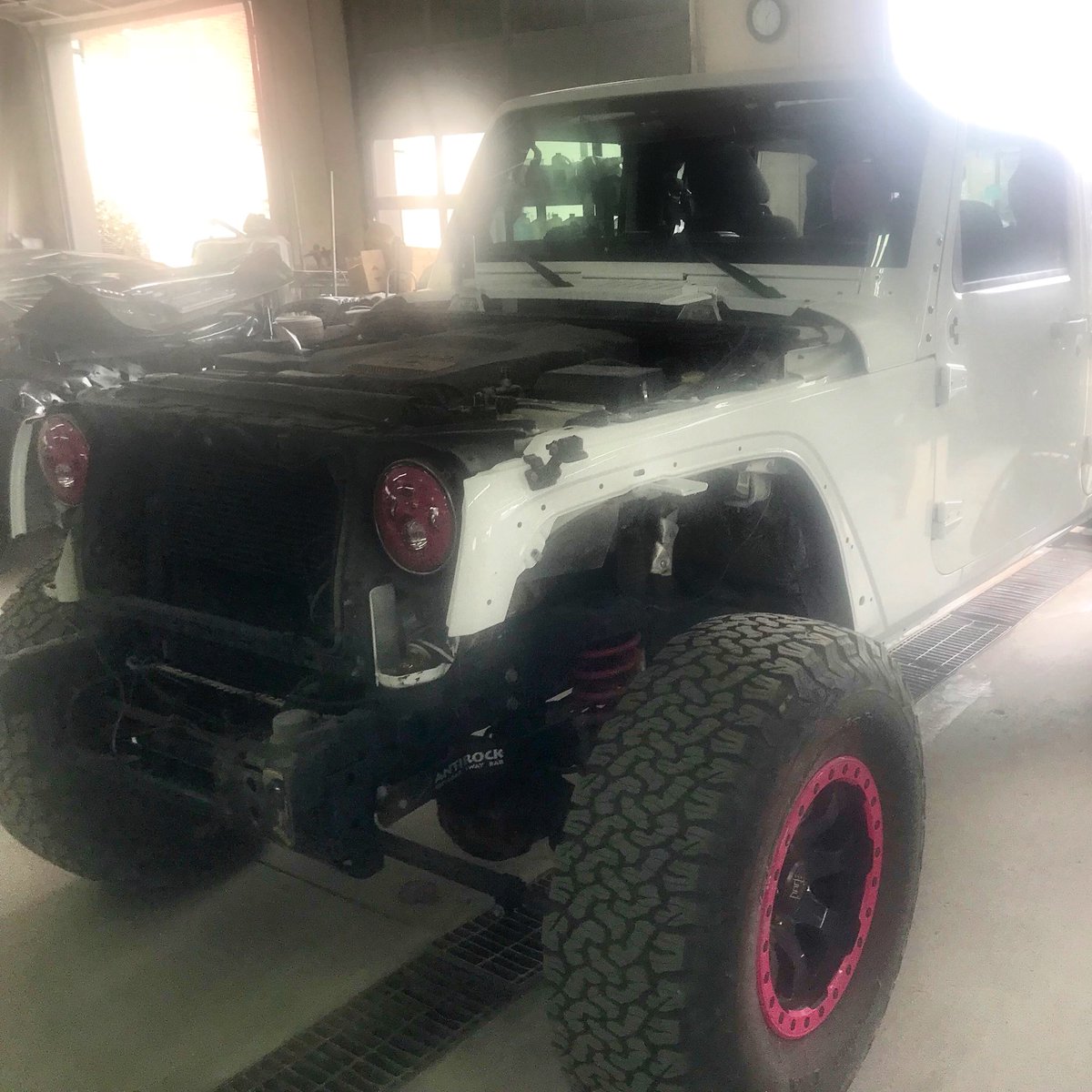 Happy #frontendfriday to all my #jeep friends 🤗  @miraclesarepink @THEJeepMafia @TheJeepPub  @adamsdriveshaft @CurrieEnt @SteerSmarts @teamreadylift 💗 #BG