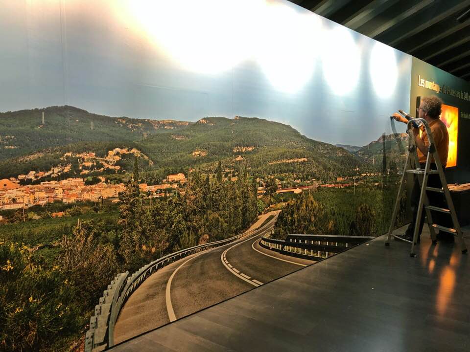 Merops360's tweet photo. Ja tenim muntada la gigafoto al Museu d'Alcover!! És un gust treballar amb l'equip del museu. Us animen a venir a la inauguració de les diferents novetats, el divendres dia 18 de maig a les 19h. https://t.co/WynyK5lWJu