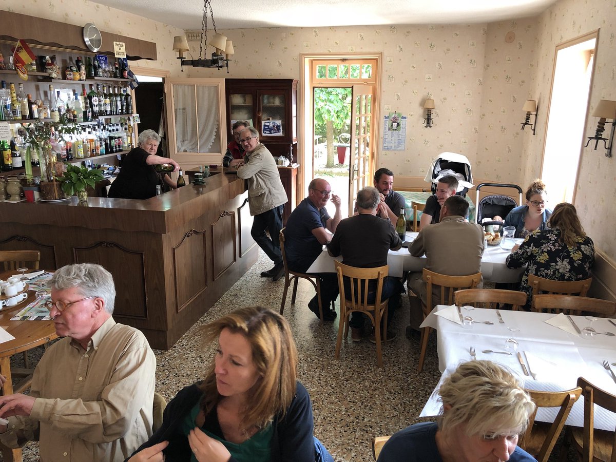 martijnkriens's tweet photo. Brilliant eten in restaurantje waar normaal alleen werkers uit de wijngaard komen eten (en drinken). Terrine de canard en coc au vin #wijnweekend #beaujolais https://t.co/QJ1hW8pkUJ